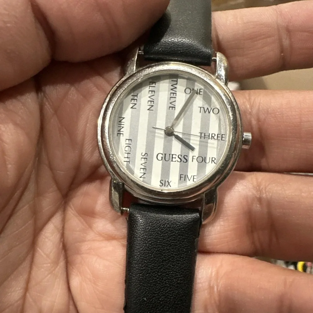 Working Vintage Guess Unisex Watch 1993 Silver Tone Gray Fancy Dial 34mm Fit 7.5